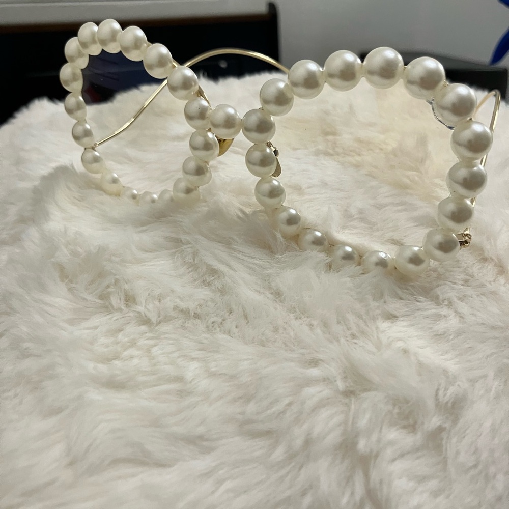 Faux Pearl-Embellished Round Gold Frame, Ivory Pearls - Picture 10 of 14